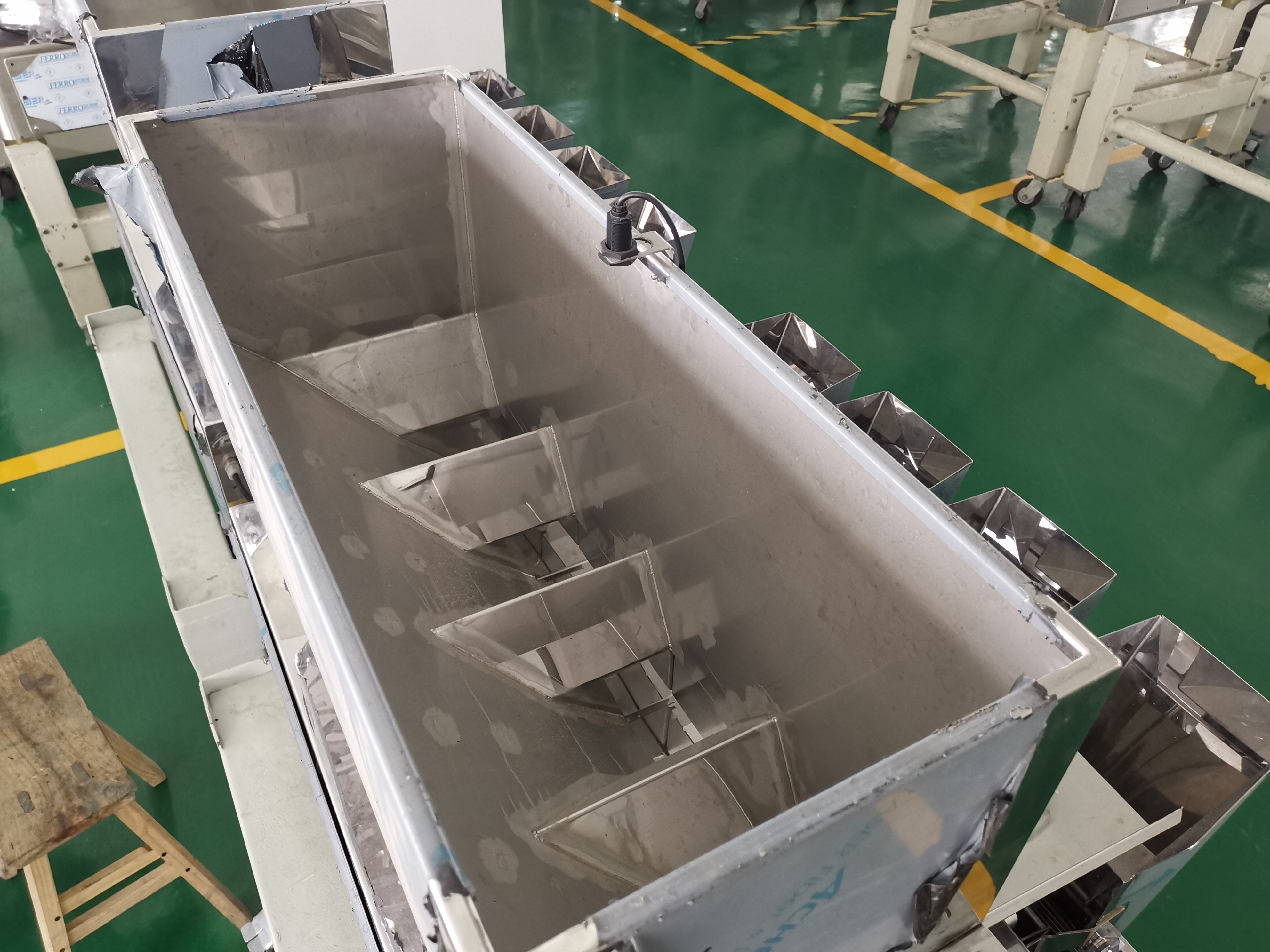CE Certificate 304SS 4 Head Linear Weigher For Tin Cans Nut Filling Line